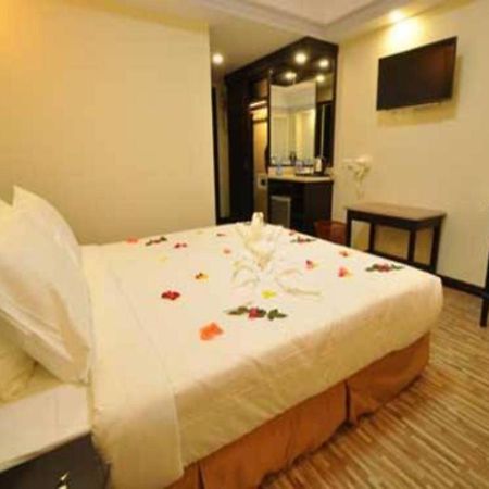 Hotel Heaven יאנגון מראה חיצוני תמונה